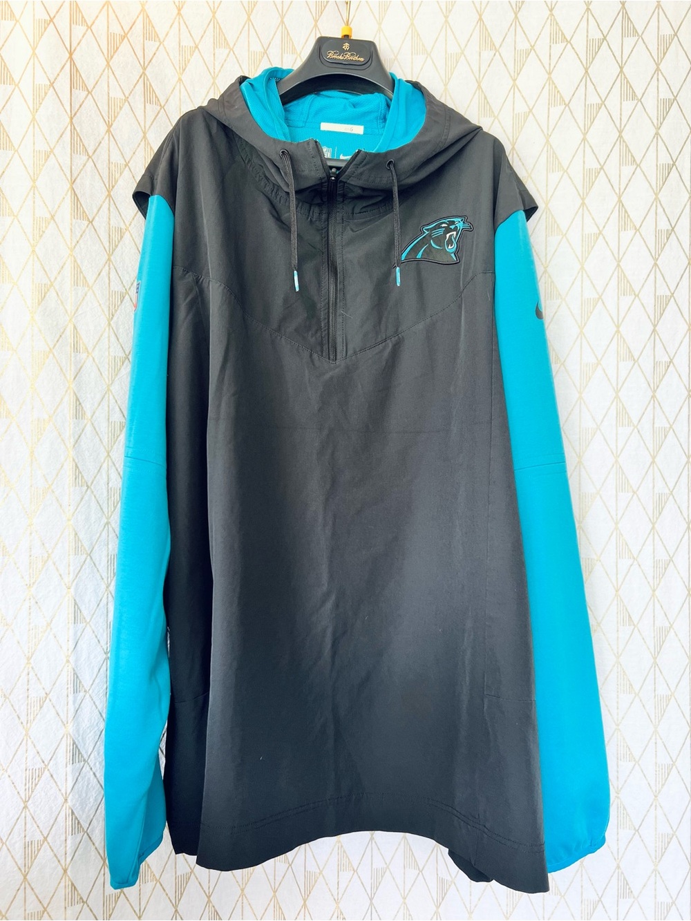 NFL Men's Black & Teal Lightweight Pullover Jacket